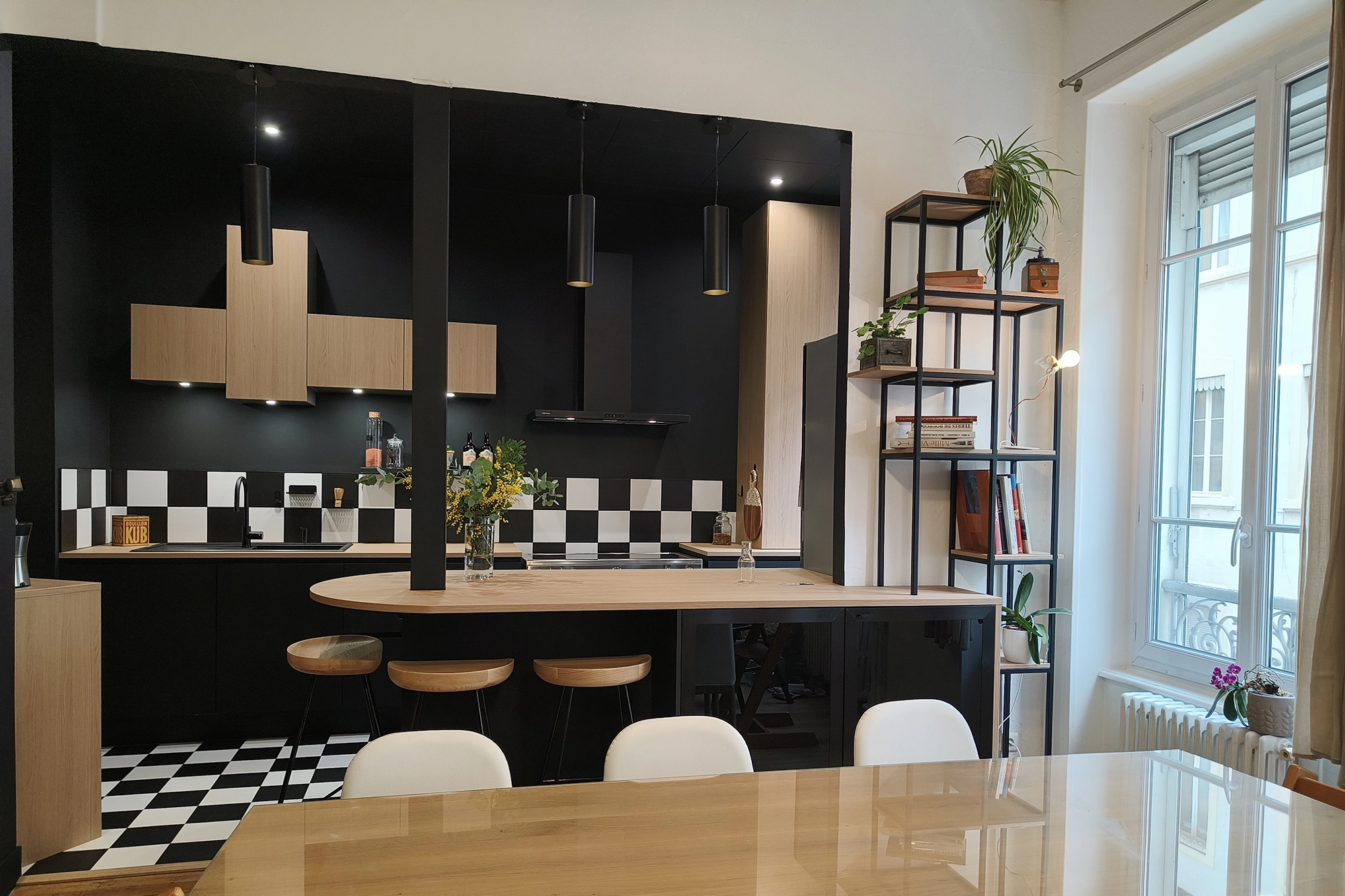 une cuisine sur mesure équipée moderne à Lyon 9e