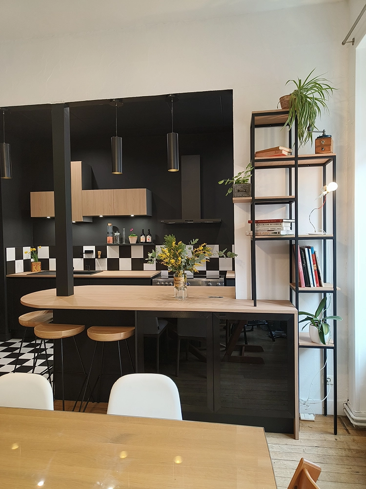 une cuisine sur mesure équipée moderne à Lyon 9e