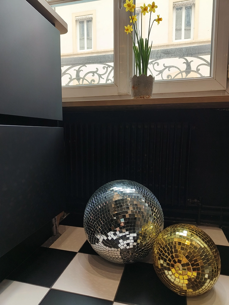 deux boules à facettes de décoration à Lyon 9e