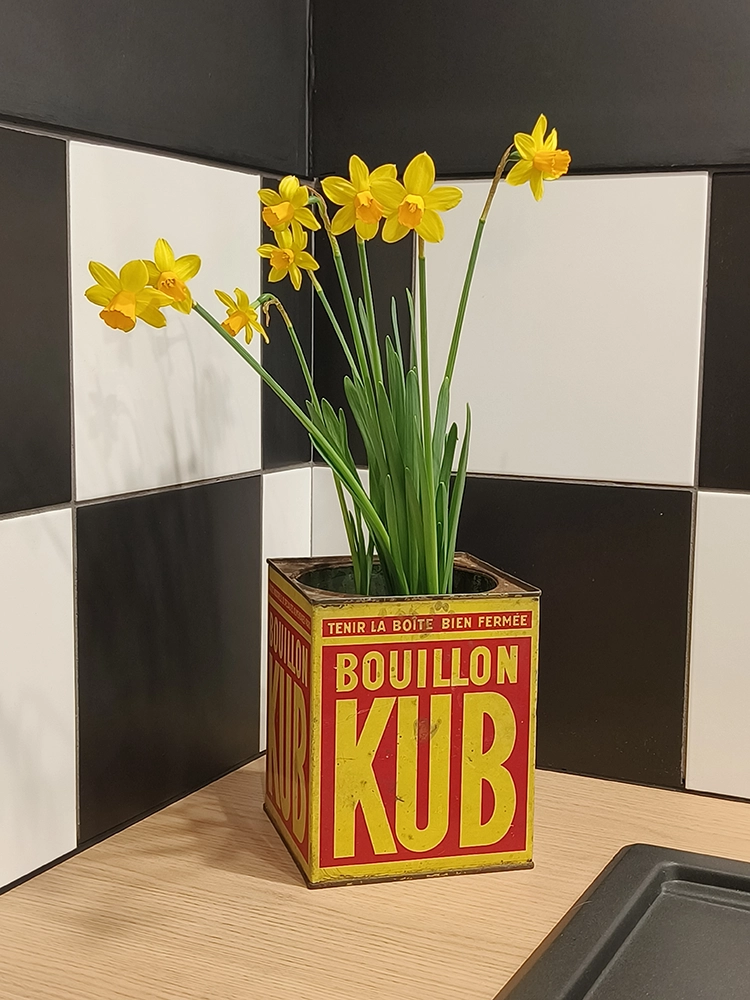 un bouquet de fleur dans un vase rétro à Lyon 9e