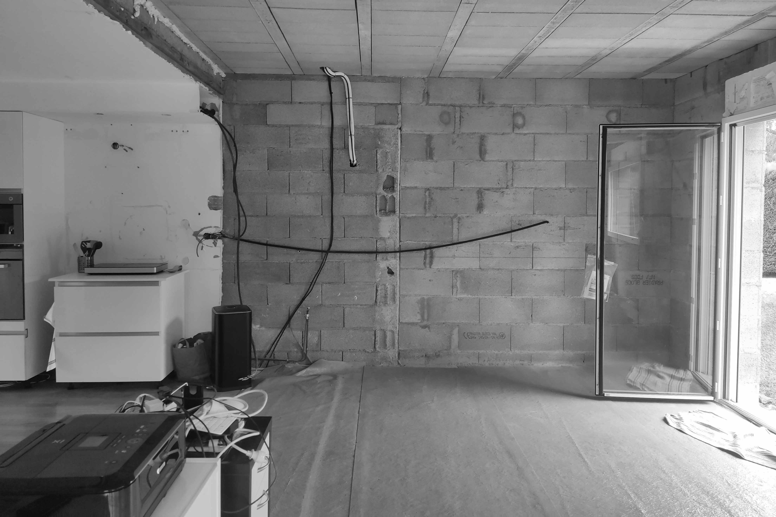 une cuisine avant travaux à la Tour-de-Salvagny